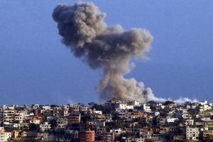 Foto: Israel usa bomba de fósforo branco em áreas povoadas do Líbano, diz jornal
