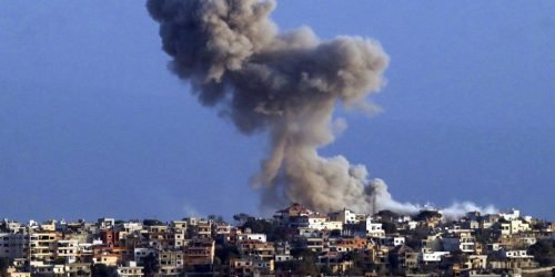 Foto: Israel usa bomba de fósforo branco em áreas povoadas do Líbano, diz jornal