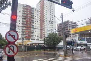 02-0426-0327-cruzamento-13-de-maio-com-afonso-pena-mv