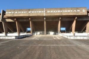 02-0623-0366-estadio-morenao-go