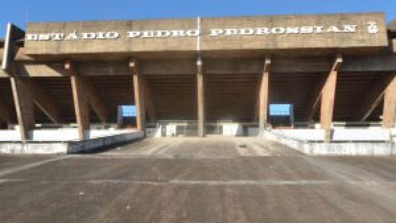 02-0623-0366-estadio-morenao-go