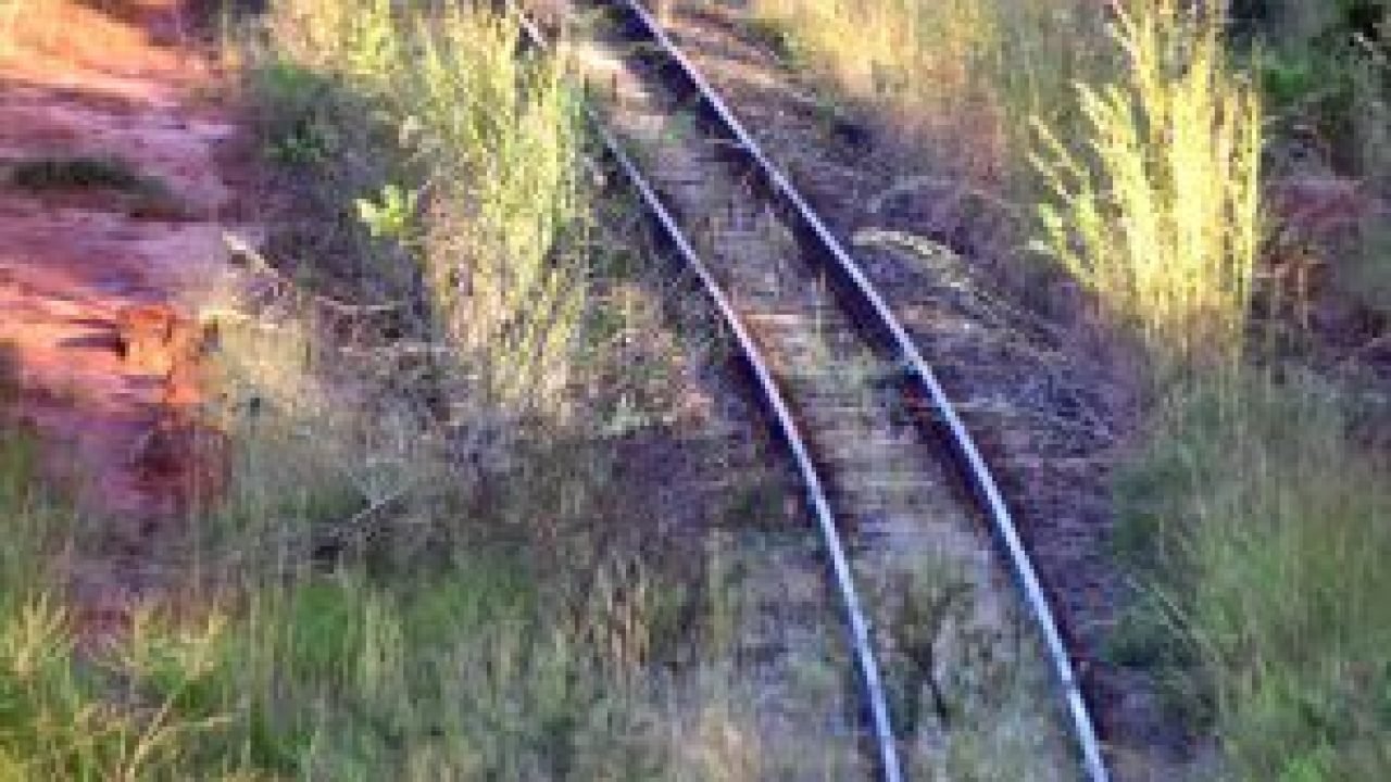 03-0526-0046-trilhos-go