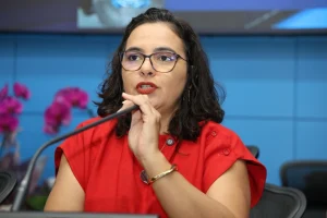 Foto: A deputada estadual professora Gleice Jane (PT) - Foto: Luciana Nassar/ALM