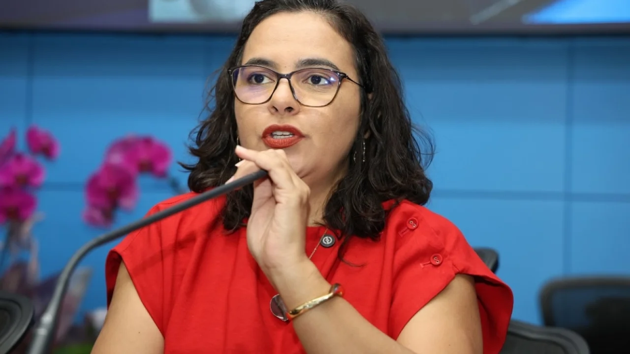 Foto: A deputada estadual professora Gleice Jane (PT) - Foto: Luciana Nassar/ALM