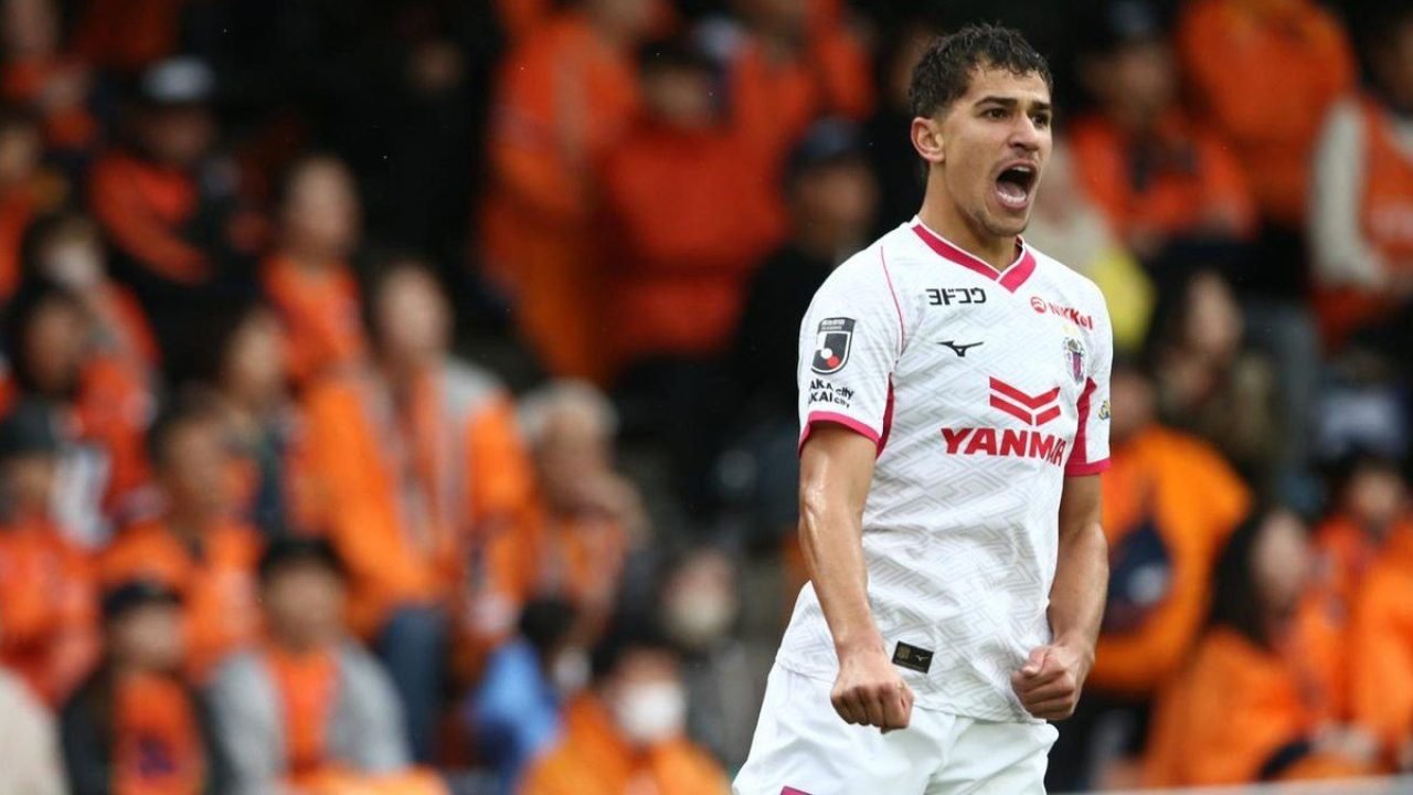 Com futuro incerto no Japão, Vitor Bueno alcança marca expressiva