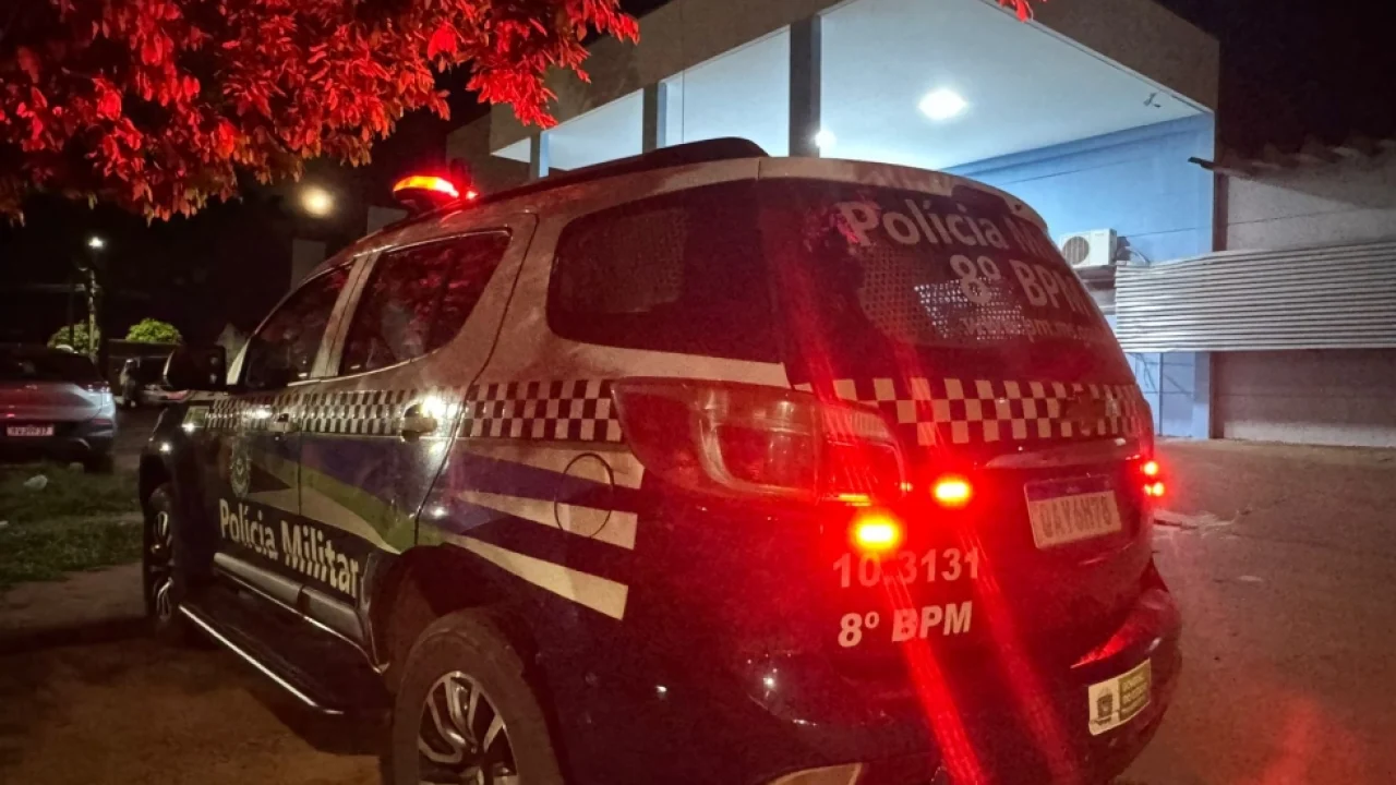 Viatura da PM no Hospital Regional — Foto: Viatura da PM no Hospital Regional -