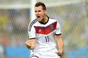 1329999073-klose-iguala-recorde-de-ronaldo-em-copas-300x204-1