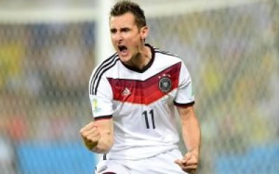1329999073-klose-iguala-recorde-de-ronaldo-em-copas-300x204-1