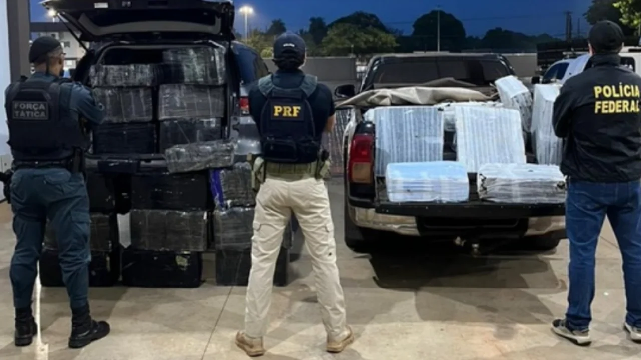 Veículos apreendidos com drogas — Foto: Veículos apreendidos com drogas - Foto: