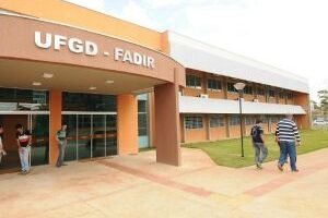 1700166525661-grande7473859255143868096