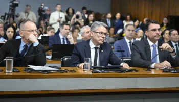 Foto: Da esquerda para a direita os senadores Fabiano Contarato (PT-ES), Alessan