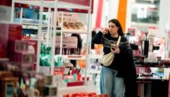 Vendas no varejo dos EUA aumentam mais do que o esperado em novembro