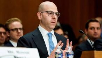 Diretor do Fed defende tarifas e critica manifesto sobre Powell