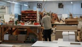 EUA Mantêm Produção Manufatureira Estável em Novembro