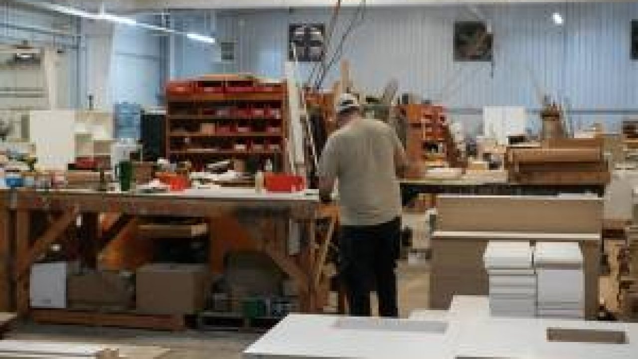 EUA Mantêm Produção Manufatureira Estável em Novembro