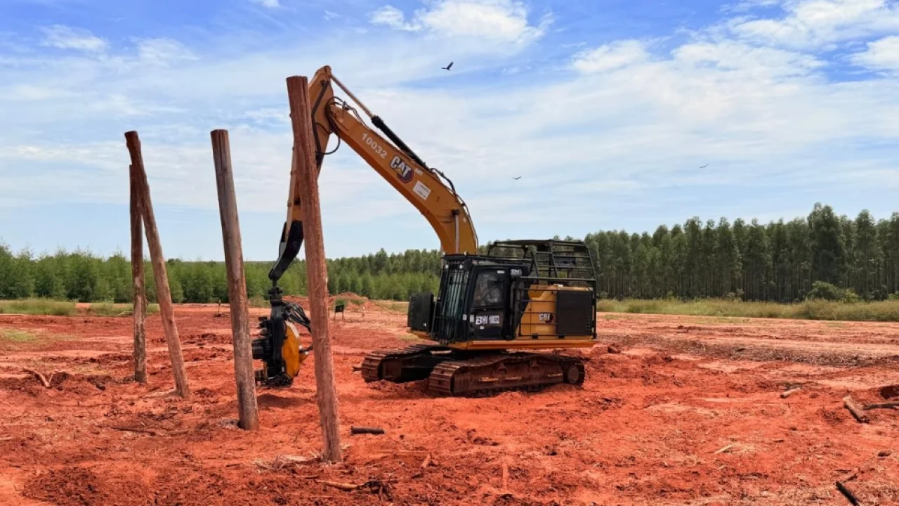 Exposição de máquinas florestais em Água Clara - Foto: Divulgaç