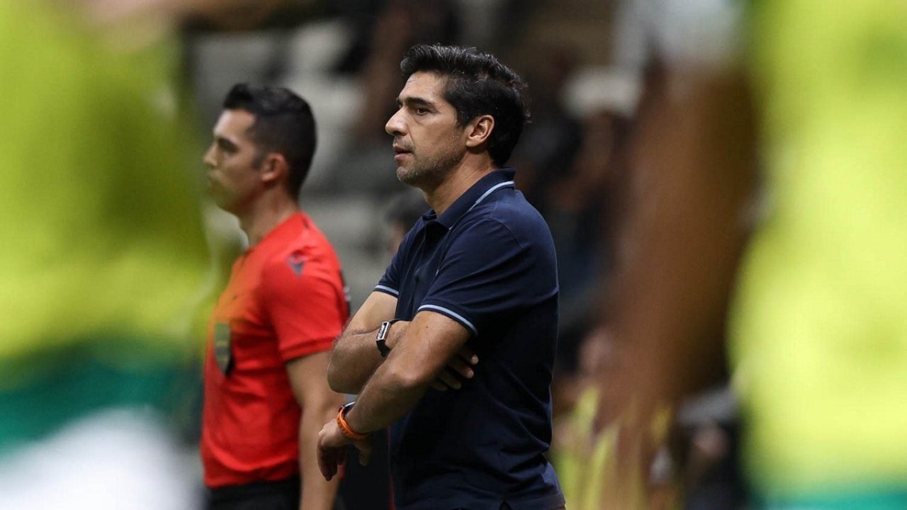 Abel Ferreira analisa ano do Palmeiras e dispara contra imprensa