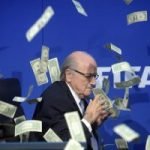 3054625321-discurso-de-blatter-foi-interrompido-por-uma-chuva-de-dinheiro-300x200-1