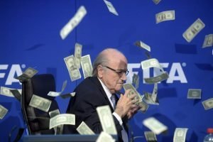 3054625321-discurso-de-blatter-foi-interrompido-por-uma-chuva-de-dinheiro-300x200-1