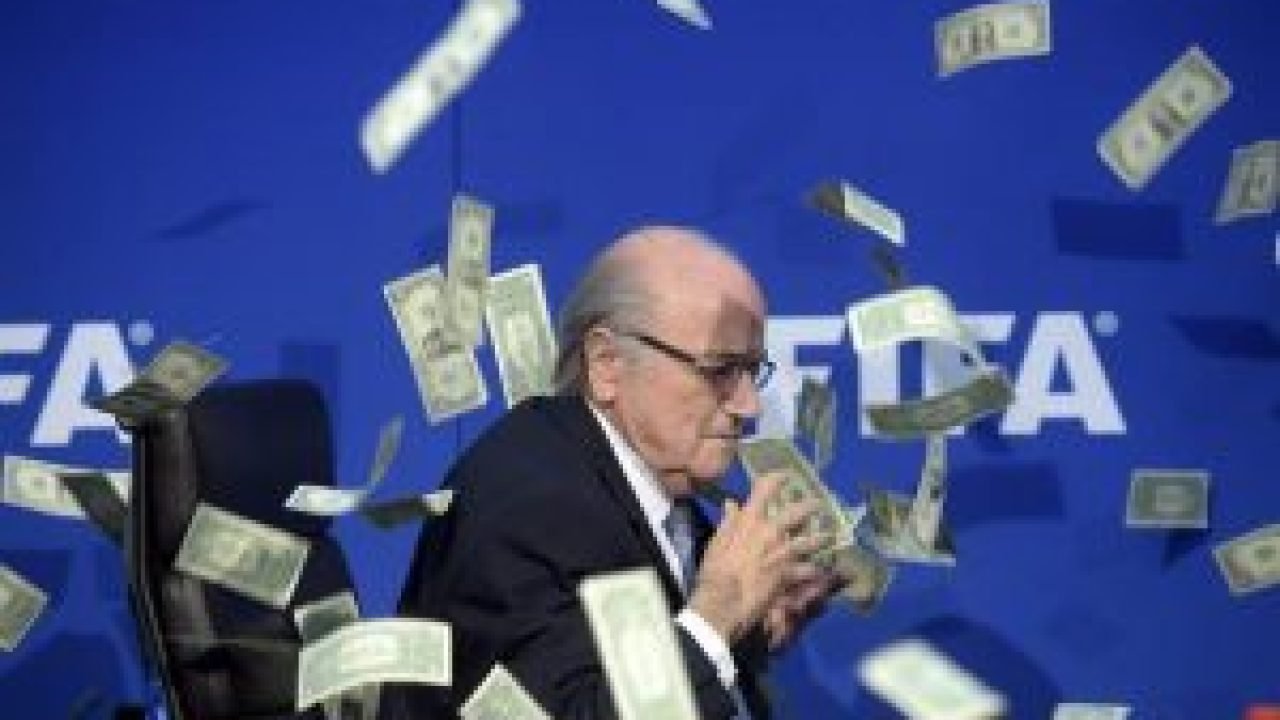 3054625321-discurso-de-blatter-foi-interrompido-por-uma-chuva-de-dinheiro-300x200-1