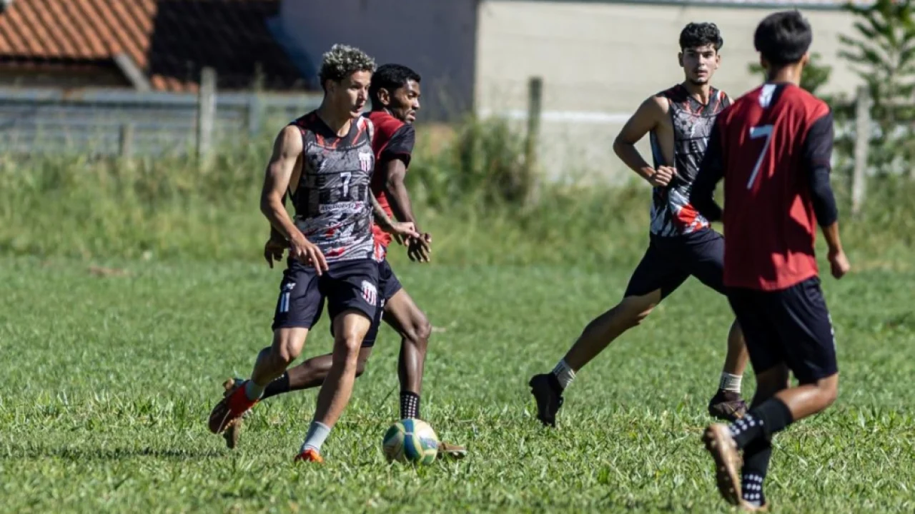 O time do Taveirópolis está treinando para a estreia do time na competição, que