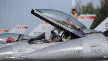 Caças poloneses interceptam avião russo sobre o mar Báltico
