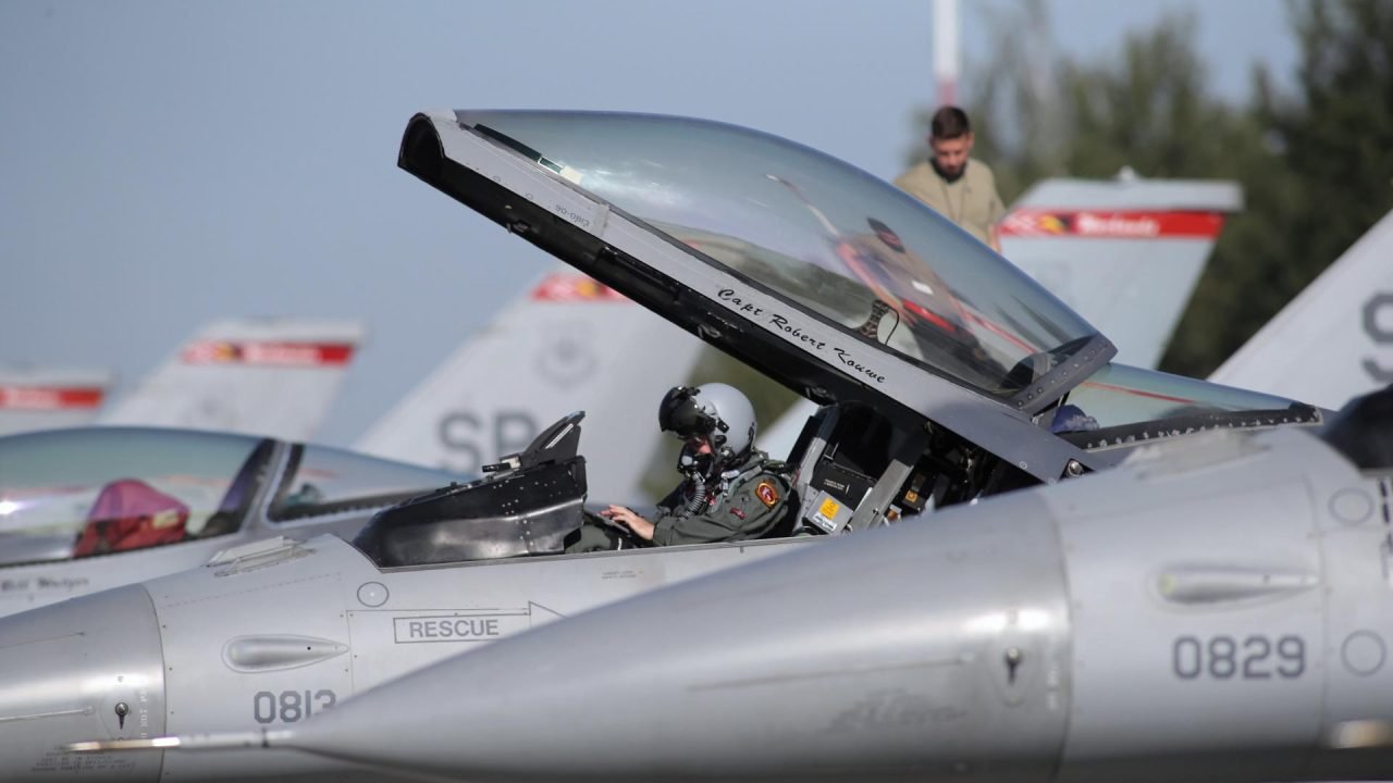 Caças poloneses interceptam avião russo sobre o mar Báltico