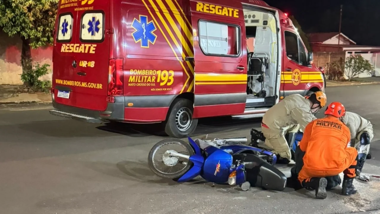 Foto: Corpo de Bombeiros e SAMU 192 atenderam vítimas após colisão entre moto e