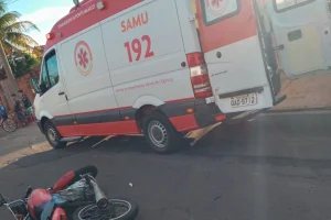Foto: Acidente entre carro e moto mobilizou equipes do SAMU 192 e da Polícia Mil