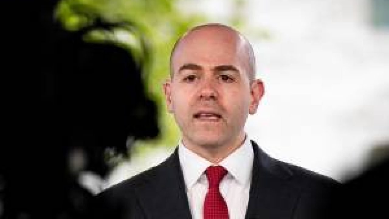 Diretor do Fed defende ajuste na política monetária para evitar perda de empregos