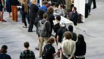 EUA registram leve alta nos pedidos semanais de auxílio-desemprego