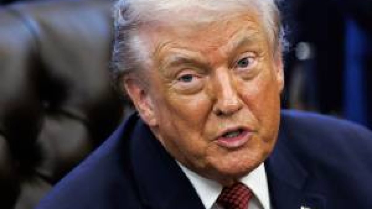 Trump chega a Davos e aumenta tensão com UE