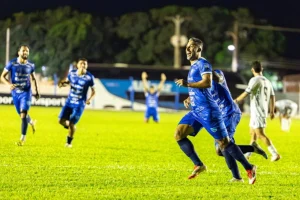 Foto: Alisson Costa comemora o belo gol que marcou na vitória do Ivinhema no Sar