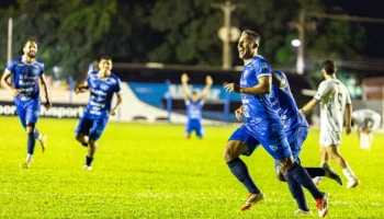 Foto: Alisson Costa comemora o belo gol que marcou na vitória do Ivinhema no Sar