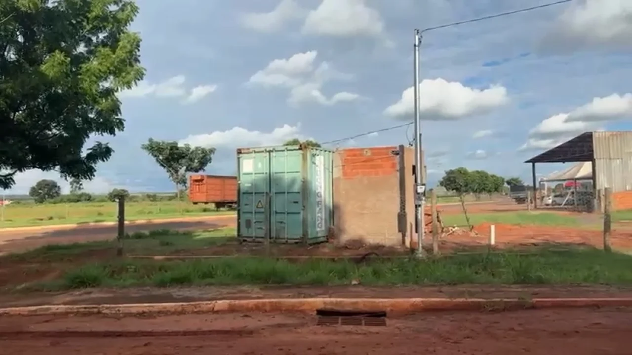 Container instado no terreno — Foto: Container instado no terreno - Foto: Jornal
