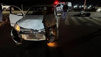 Motociclista foi socorrido em estado grave após colisão em cruzamento de Ivinhem