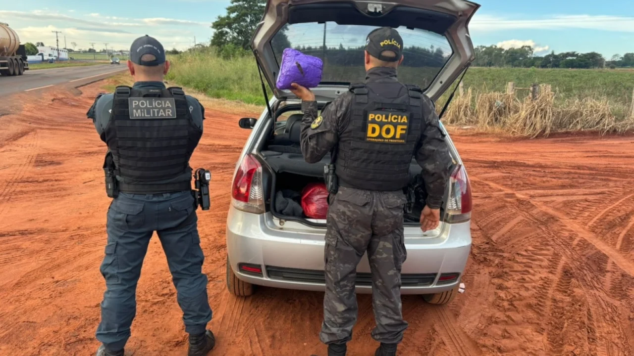 Dupla foi presa pelo DOF durante bloqueio policial na MS-141, em Ivinhema - Foto