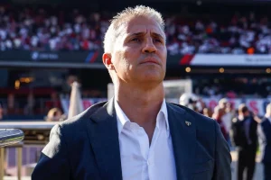 Foto: São Paulo anuncia saída do técnico Hernán Crespo - Foto: X/Reprodução