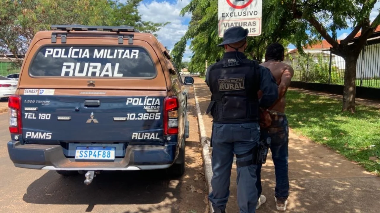 Foto: Polícia Militar Rural prendeu o suspeito nas proximidades da carvoaria, na