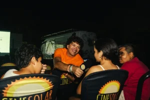 CineSolarzinho reúne público e leva cinema, ciência e diversão à comunidade em B