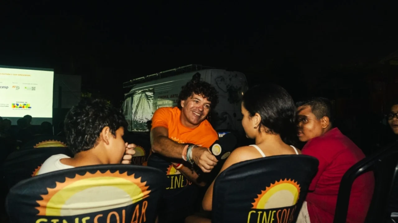 CineSolarzinho reúne público e leva cinema, ciência e diversão à comunidade em B