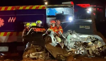 Equipes de emergência foram acionadas para atender a colisão na BR-163, em Juti