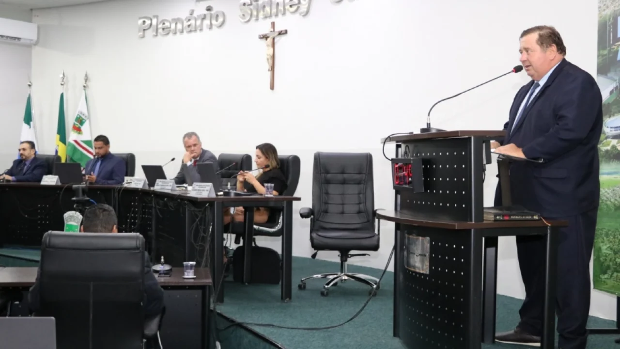 Vereador Alemão da Semente solicita motoniveladora para reforçar manutenção de e