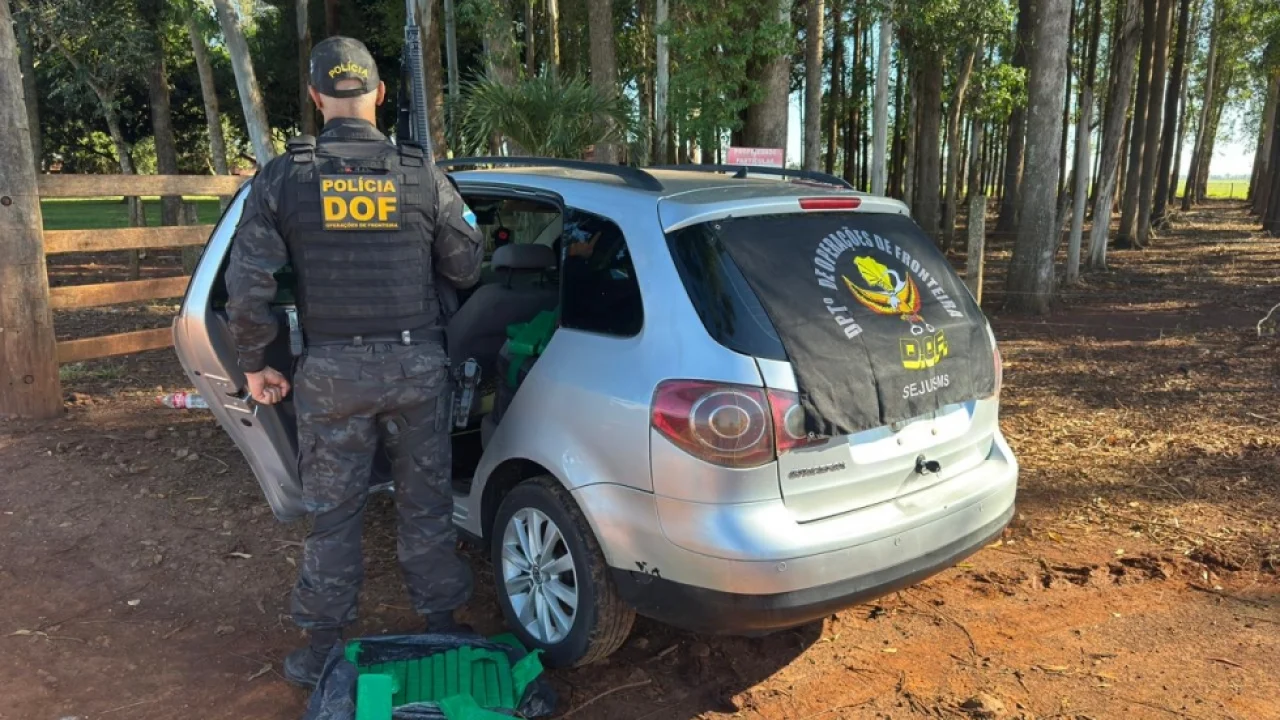 Veículo apreendido com droga - Foto: DOF/Divulgação