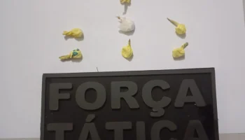 Entorpecente foi encontrado em uma lixeira de banheiro após denúncia anônima — F