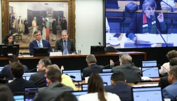 Comissão da Câmara aprova admissibilidade de PEC que reduz maioridade penal para