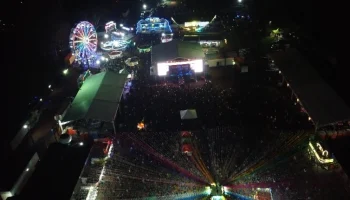 Recinto lotado e performance interativa de Fernando e Sorocaba marcam abertura d
