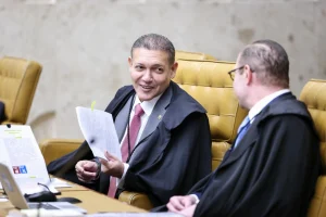 O ministro Nunes Marques durante sessão plenária do STF — Foto: O ministro Nunes