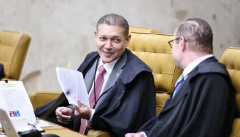 O ministro Nunes Marques durante sessão plenária do STF — Foto: O ministro Nunes