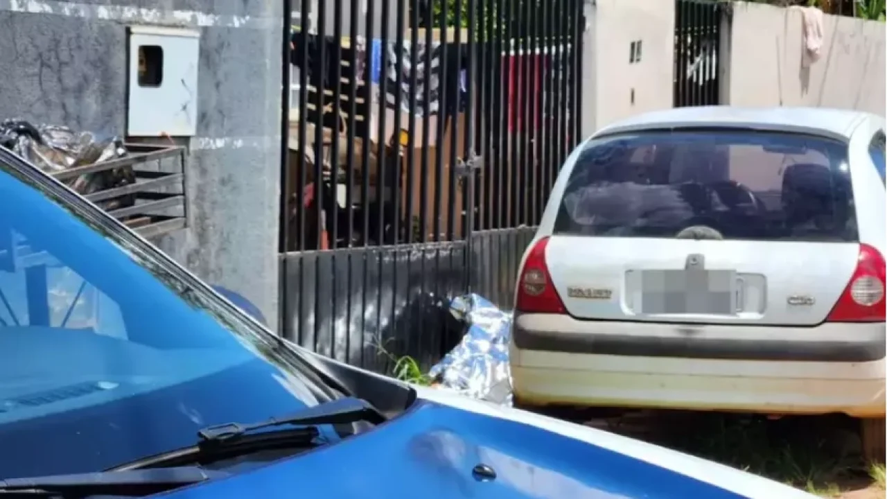 Foto: Jovem é executado a tiros em frente de casa em Campo Grande - Foto: Campo